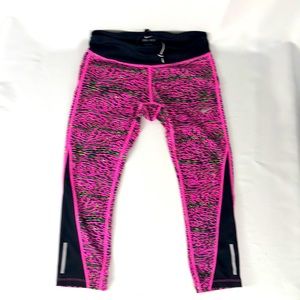 Nike Dri-Fit Capri Leggings Size Small